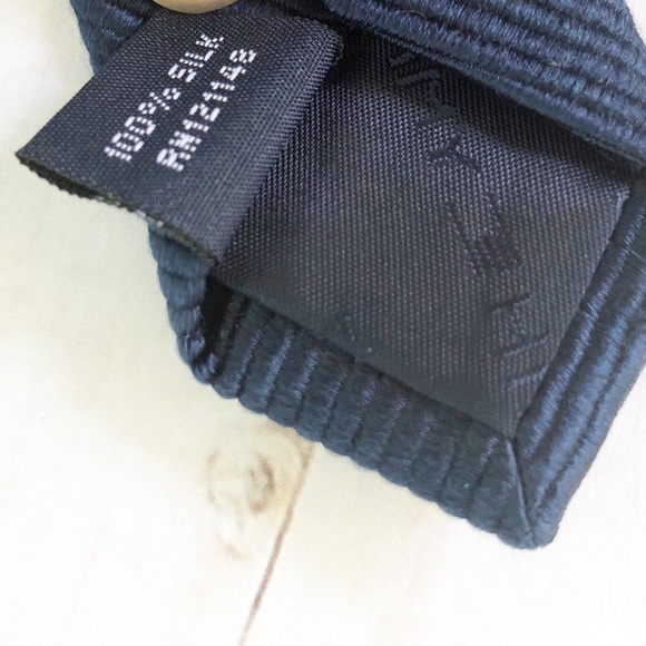 Tommy Hilfiger Silk Blue and Red Patterned Tie - Picture 8 of 8